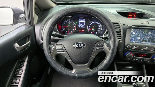 Kia K3 2015 — photo 14