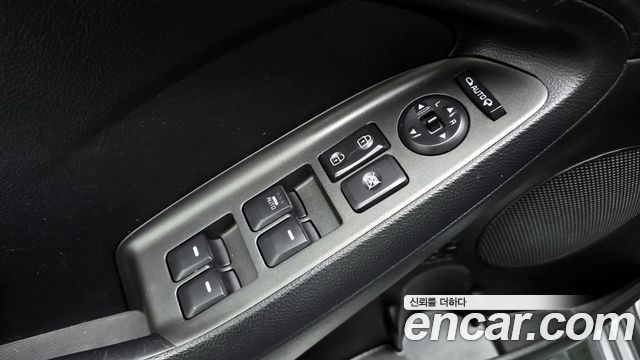 Kia K3 2015 — photo 18