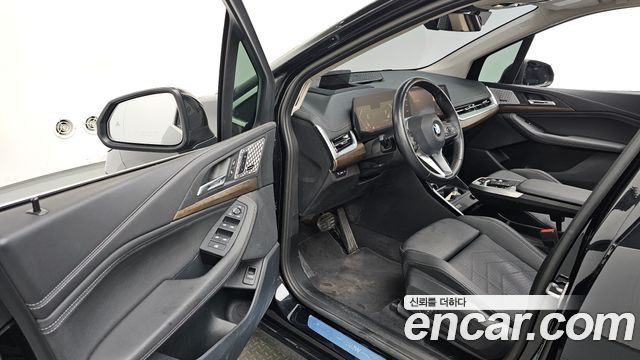 BMW 2-Series 2023 — photo 10