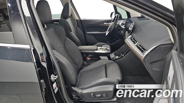 BMW 2-Series 2023 — photo 11