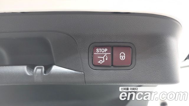 Mercedes-Benz GLC-Class 2018 — photo 20