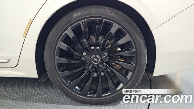 Lincoln Continental 2017 — photo 5