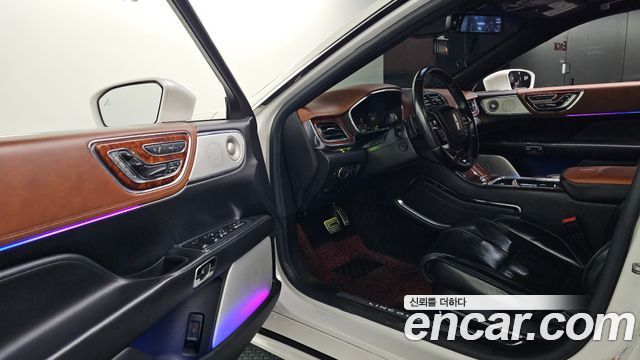 Lincoln Continental 2017 — photo 10