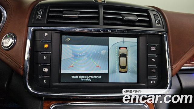 Lincoln Continental 2017 — photo 15