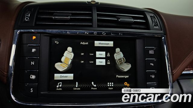 Lincoln Continental 2017 — photo 16