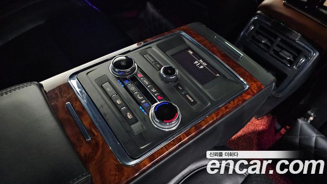 Lincoln Continental 2017 — photo 18
