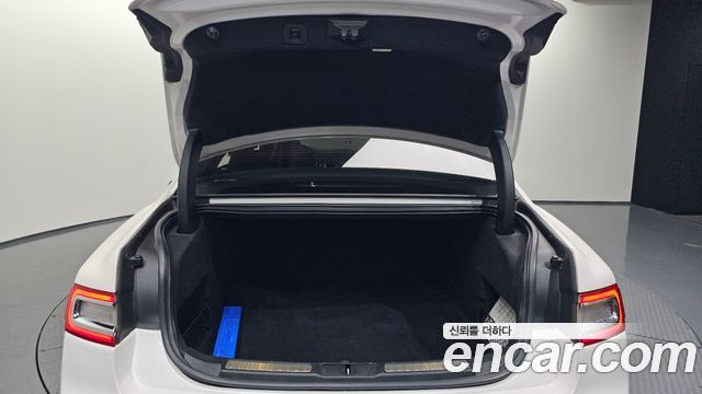 Lincoln Continental 2017 — photo 20