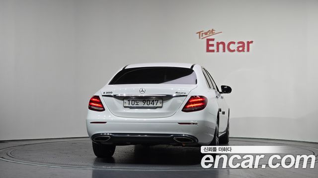 Mercedes-Benz E-Class 2018 — photo 4