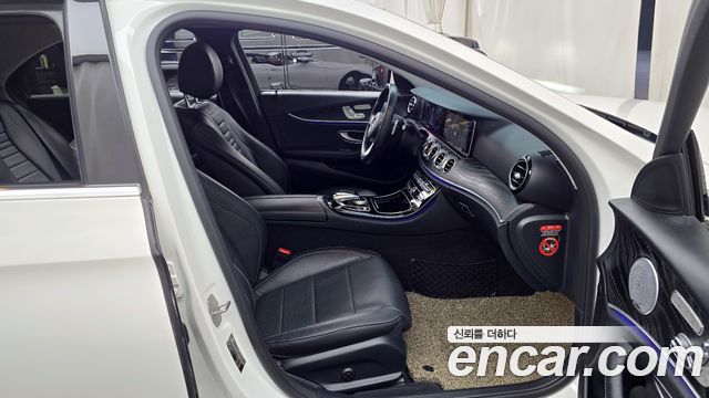 Mercedes-Benz E-Class 2018 — photo 11