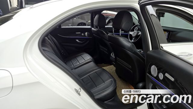 Mercedes-Benz E-Class 2018 — photo 12