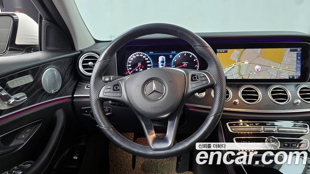 Mercedes-Benz E-Class 2018 — photo 13