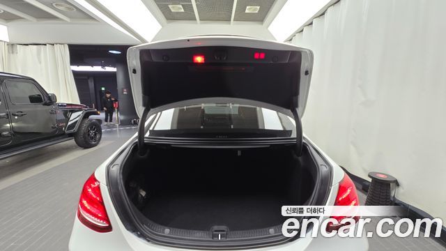 Mercedes-Benz E-Class 2018 — photo 20