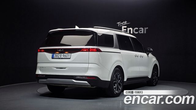 Kia Canival 2023 — photo 2