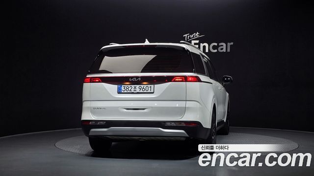 Kia Canival 2023 — photo 4