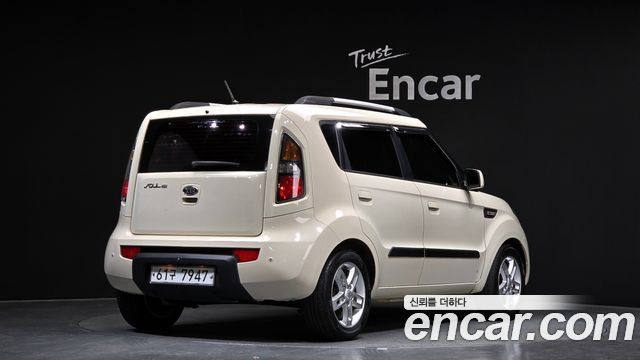 Kia Soul 2010 — photo 2