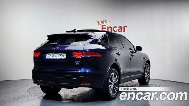 Jaguar F-PACE 2017 — photo 2
