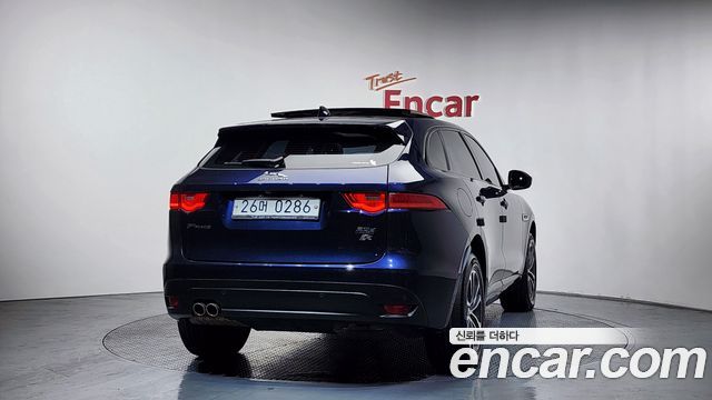 Jaguar F-PACE 2017 — photo 4