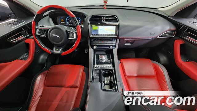 Jaguar F-PACE 2017 — photo 7