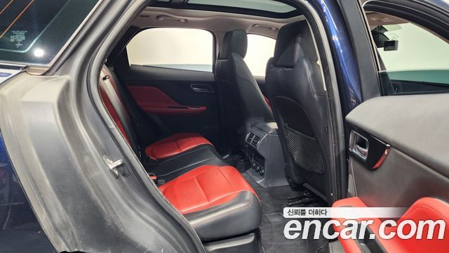 Jaguar F-PACE 2017 — photo 12