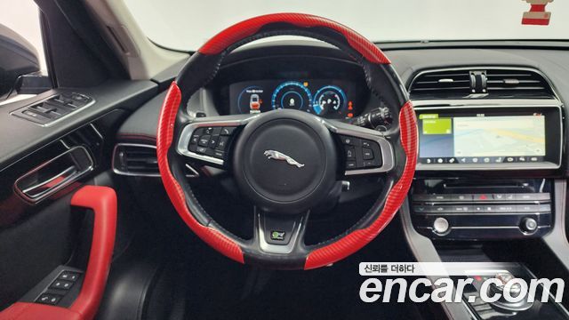 Jaguar F-PACE 2017 — photo 13