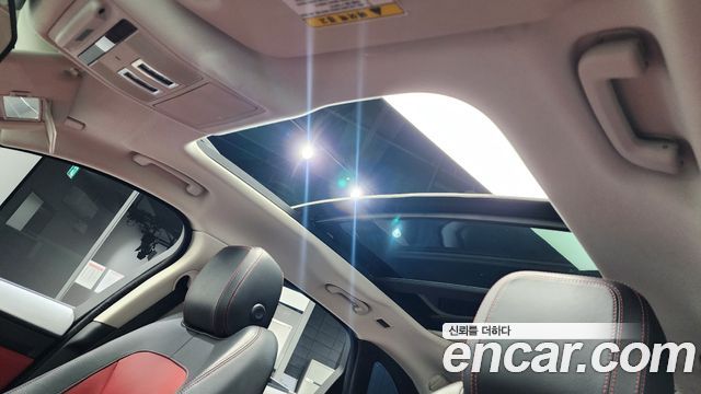 Jaguar F-PACE 2017 — photo 18