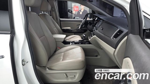 Kia Canival 2018 — photo 10
