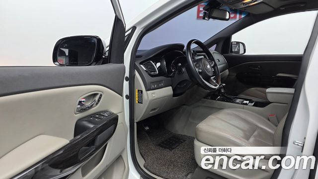 Kia Canival 2018 — photo 11