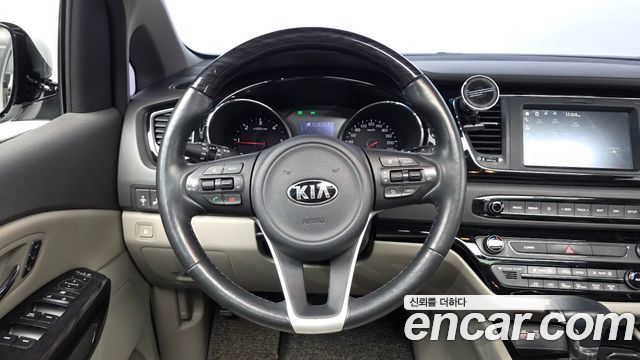 Kia Canival 2018 — photo 13