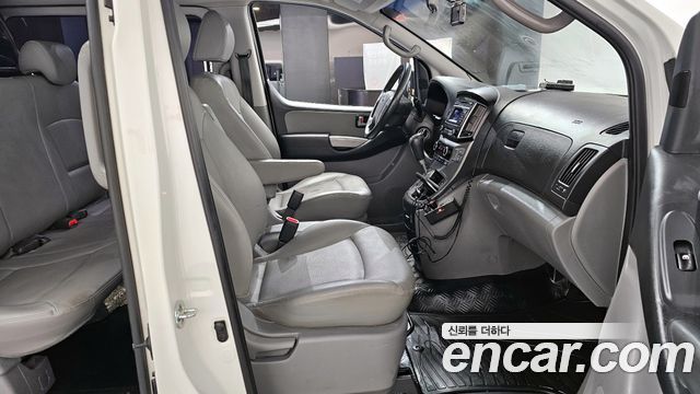 Hyundai Starex 2017 — photo 10