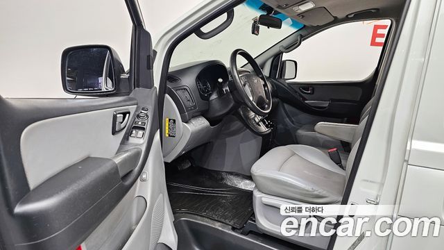 Hyundai Starex 2017 — photo 11