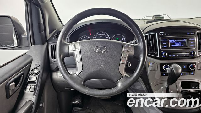 Hyundai Starex 2017 — photo 13