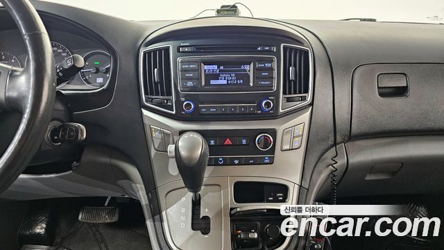Hyundai Starex 2017 — photo 15