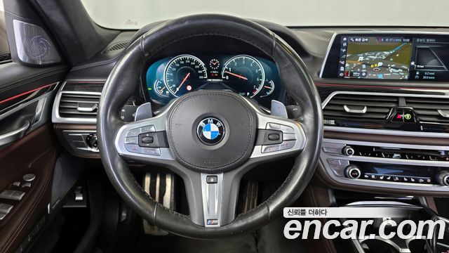BMW 7-Series 2017 — photo 13