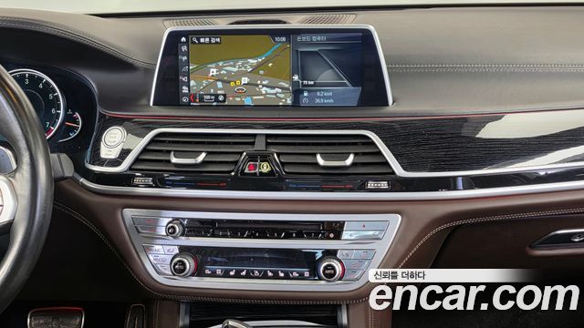 BMW 7-Series 2017 — photo 14