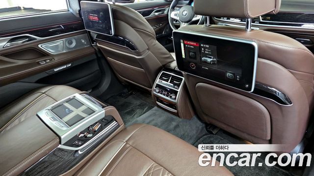BMW 7-Series 2017 — photo 15