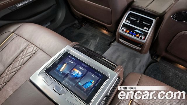 BMW 7-Series 2017 — photo 16
