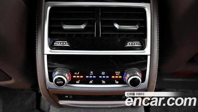 BMW 7-Series 2017 — photo 18