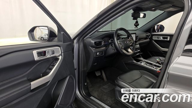 Ford Explorer 2021 — photo 10