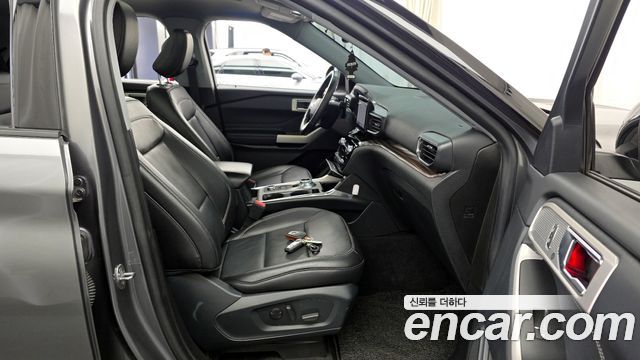 Ford Explorer 2021 — photo 11