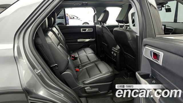 Ford Explorer 2021 — photo 12