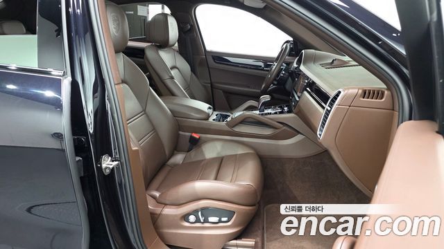 Porsche Cayenne 2021 — photo 10