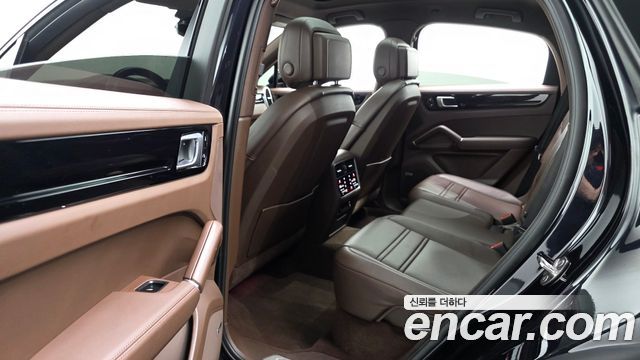 Porsche Cayenne 2021 — photo 12