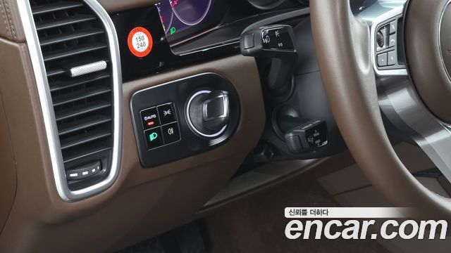Porsche Cayenne 2021 — photo 16