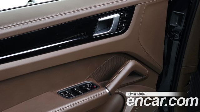 Porsche Cayenne 2021 — photo 17