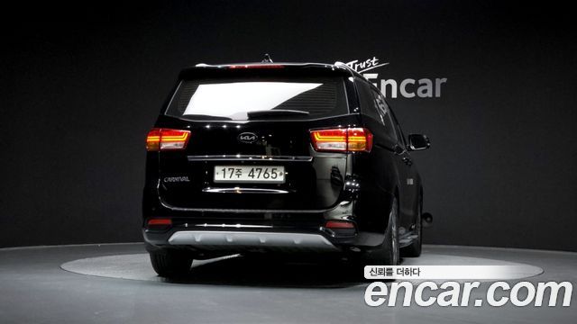 Kia Canival 2015 — photo 4