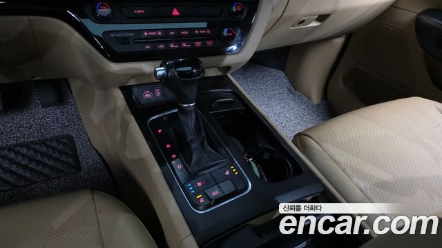 Kia Canival 2015 — photo 9