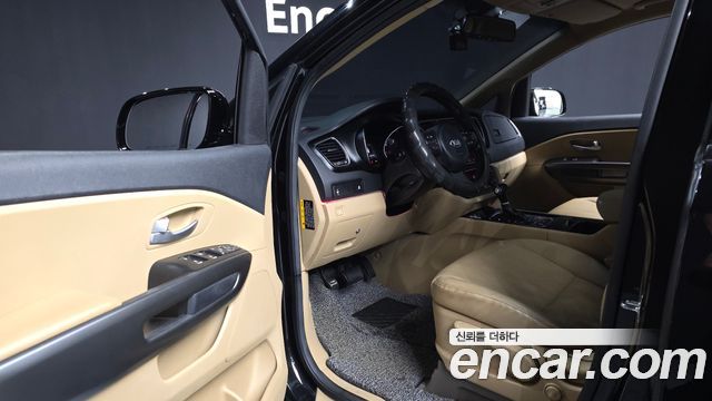Kia Canival 2015 — photo 10