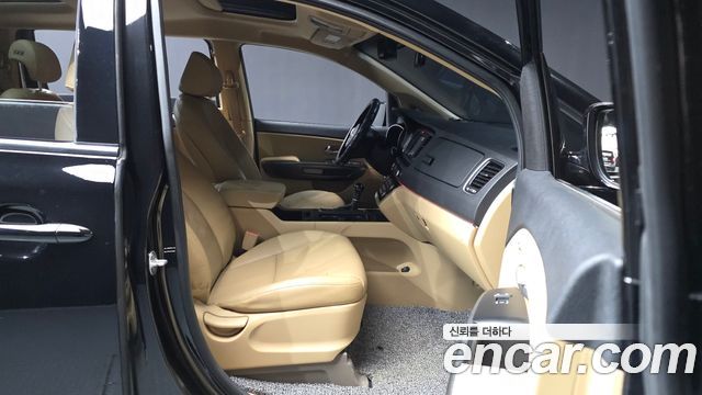 Kia Canival 2015 — photo 11