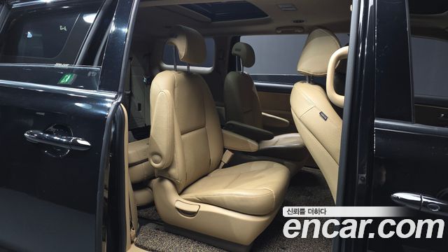 Kia Canival 2015 — photo 12