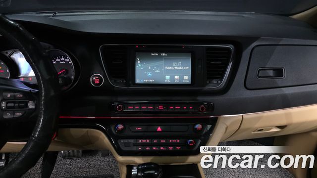 Kia Canival 2015 — photo 14